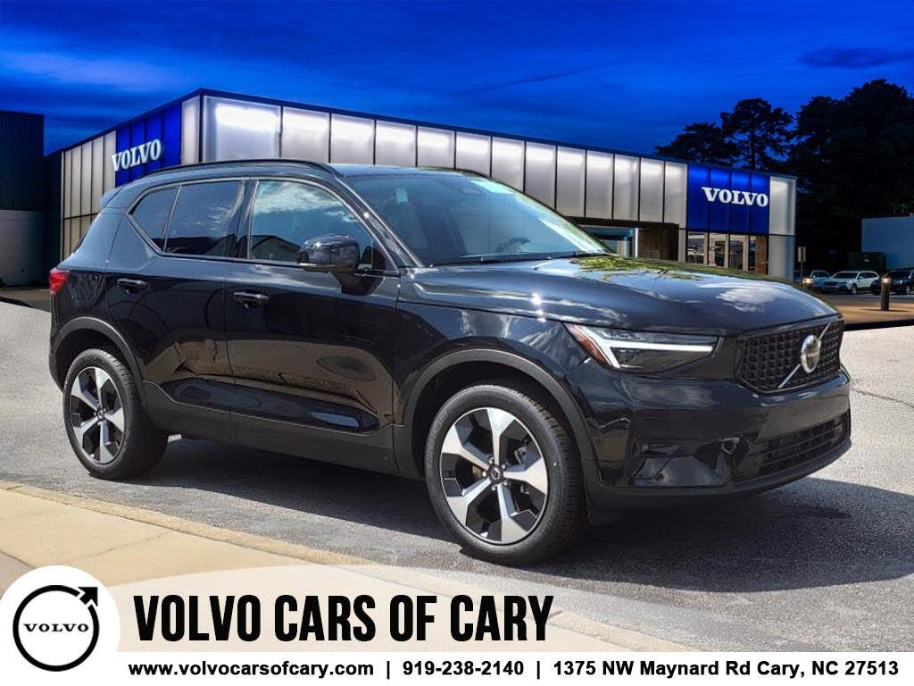 2025 Volvo XC40 B5 Plus Dark Theme AWD
