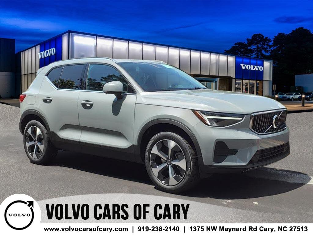 2025 Volvo XC40 B5 Core Bright Theme AWD