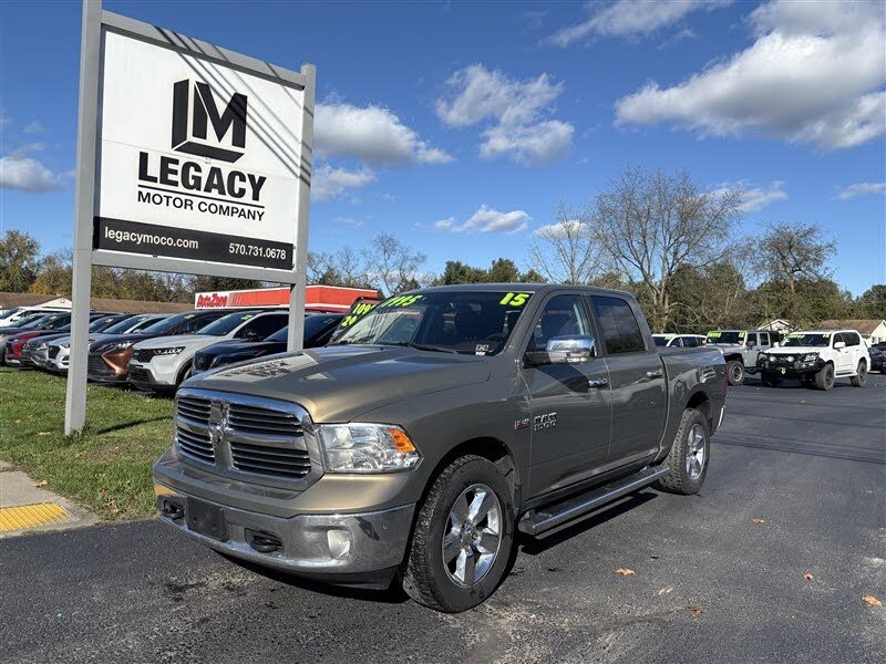 2015 RAM 1500 SLT Crew Cab 4WD