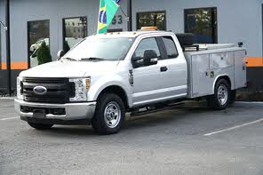 Ford F-350 Super Duty Chassis XL SuperCab RWD