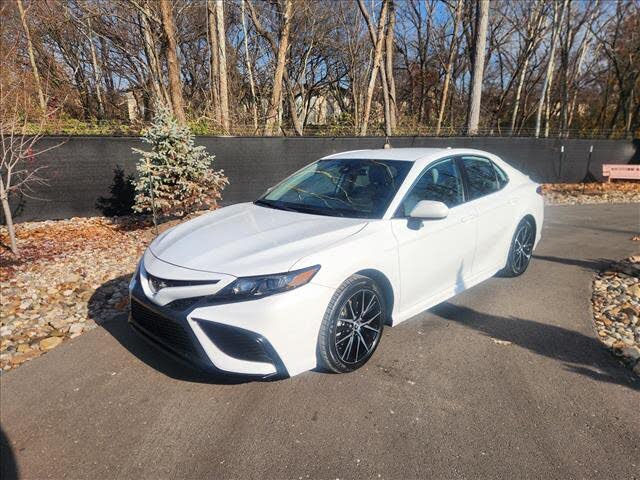 2024 Toyota Camry SE FWD