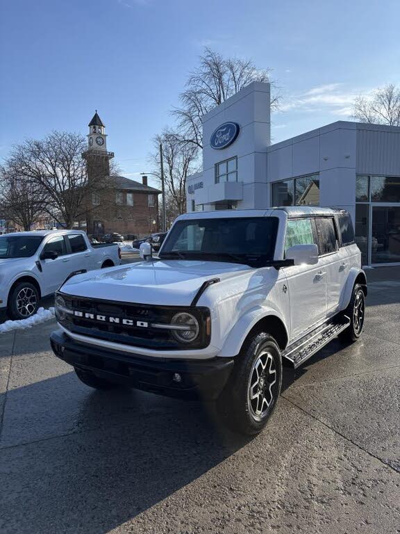 2025 Ford Bronco Outer Banks 4-Door 4WD