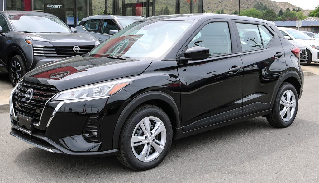 2025 Nissan Kicks Play S FWD