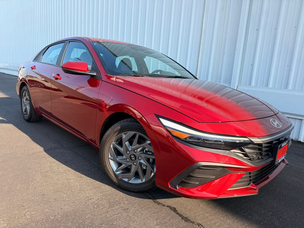 2024 Hyundai Elantra SEL FWD