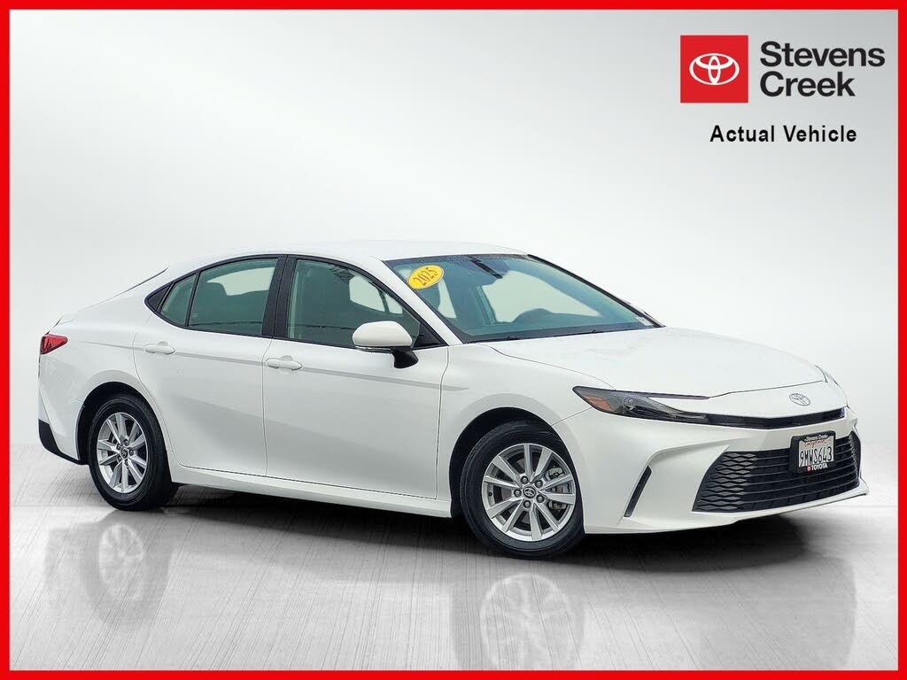 2025 Toyota Camry LE FWD