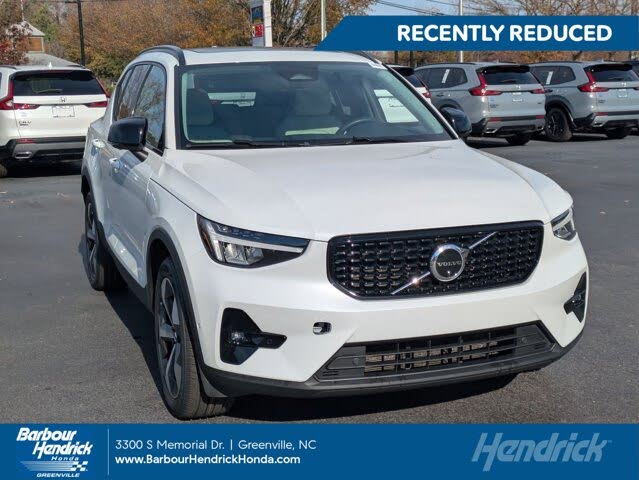 2023 Volvo XC40 B4 Ultimate Dark Theme FWD