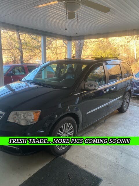 2013 Chrysler Town & Country Touring-L FWD