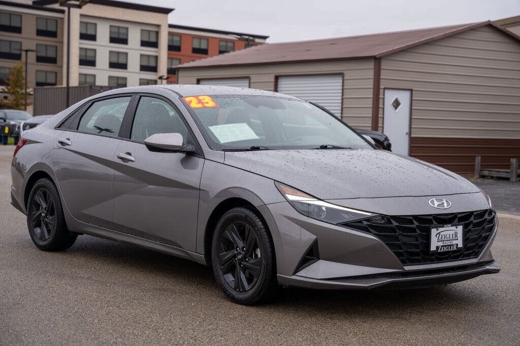 2023 Hyundai Elantra SEL FWD