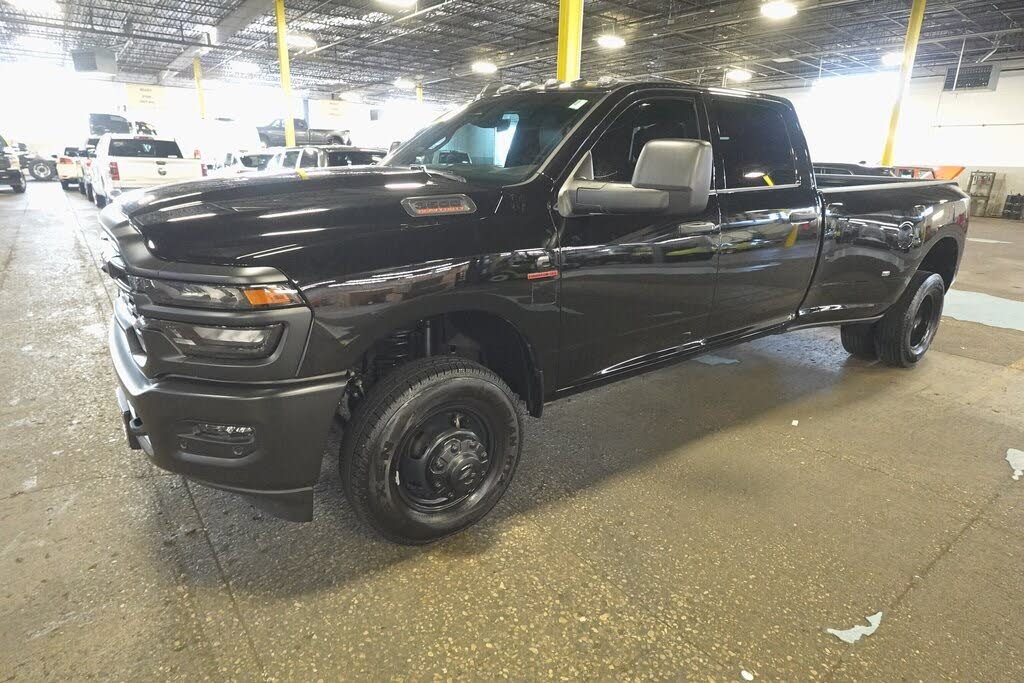 2025 RAM 3500 Tradesman Crew Cab LB DRW 4WD