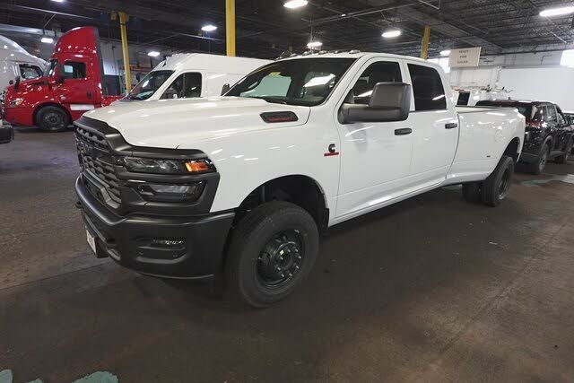 2025 RAM 3500 Tradesman Crew Cab LB DRW 4WD