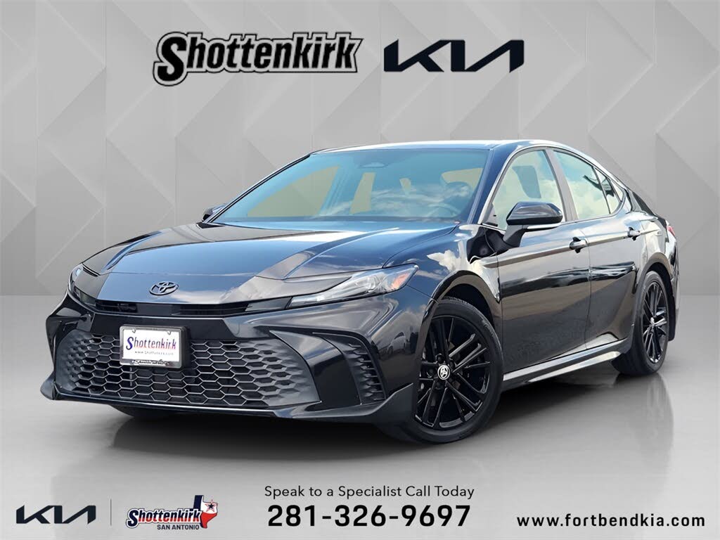 2025 Toyota Camry SE FWD