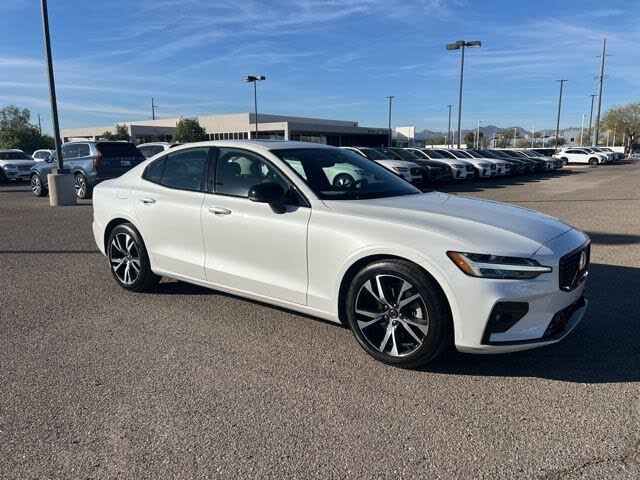 2024 Volvo S60 B5 Core Dark Theme FWD