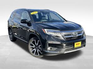 Honda Pilot Touring AWD with Rear Captains Chairs