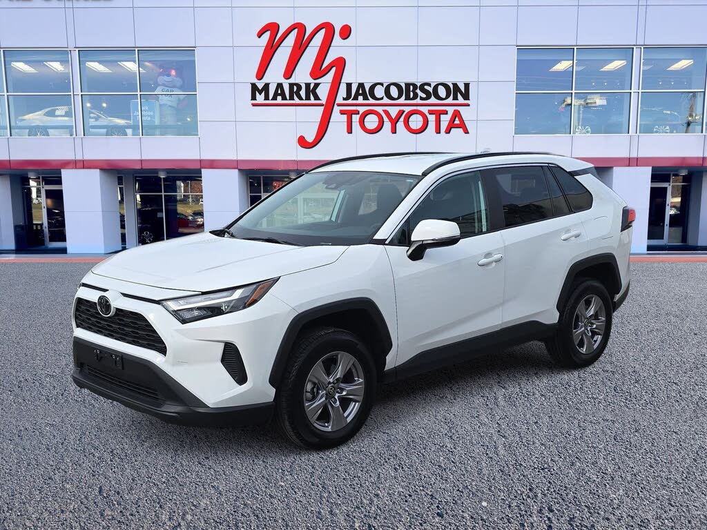 2025 Toyota RAV4 XLE FWD