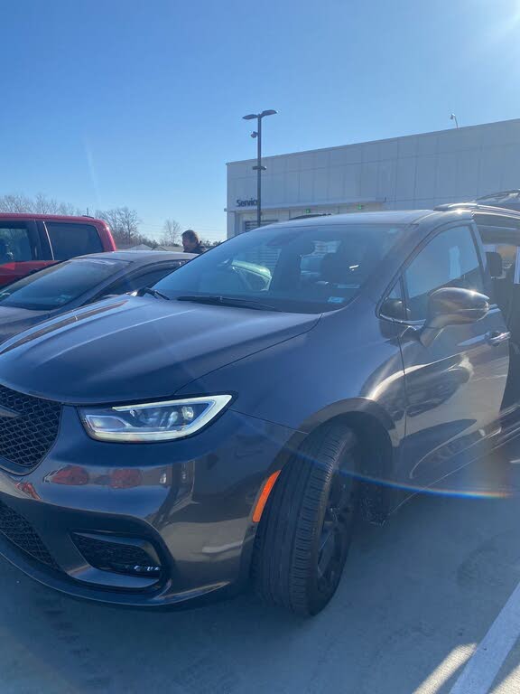 2022 Chrysler Pacifica Limited FWD