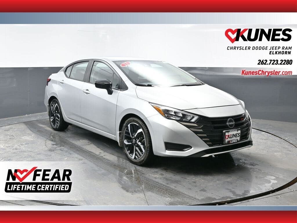 2023 Nissan Versa SR FWD