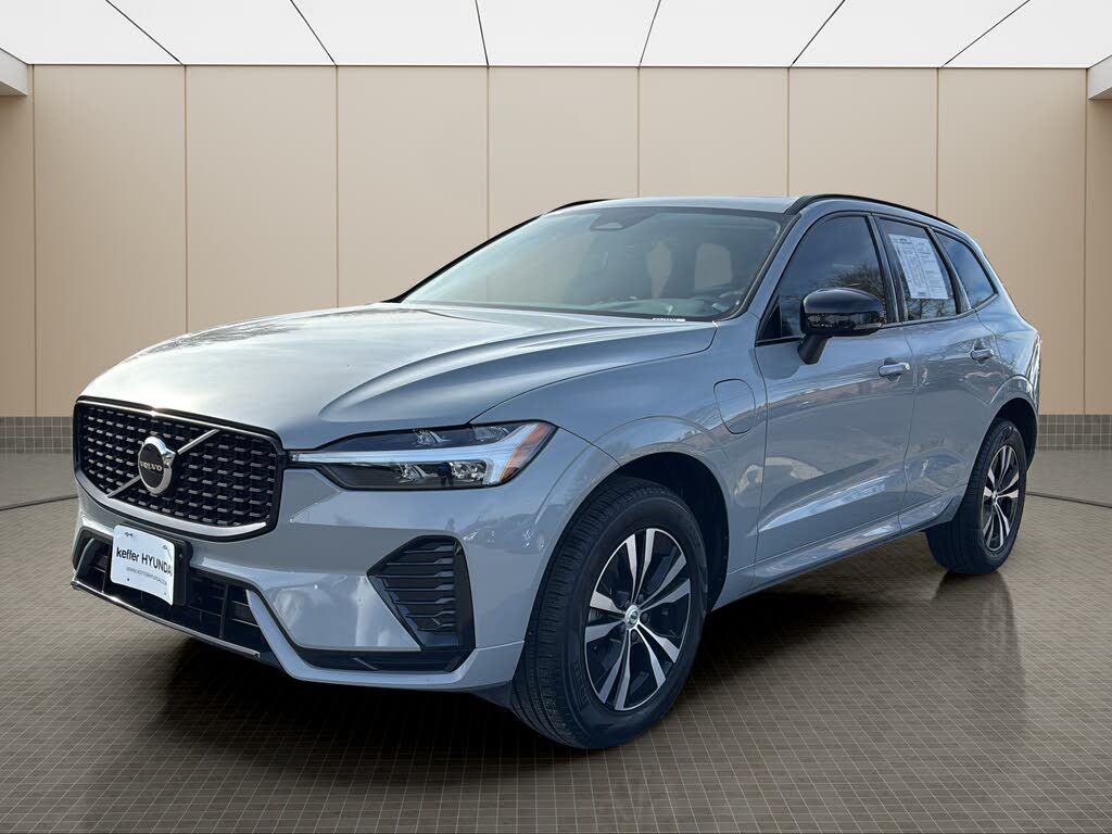 2024 Volvo XC60 Recharge T8 Core Dark Theme eAWD