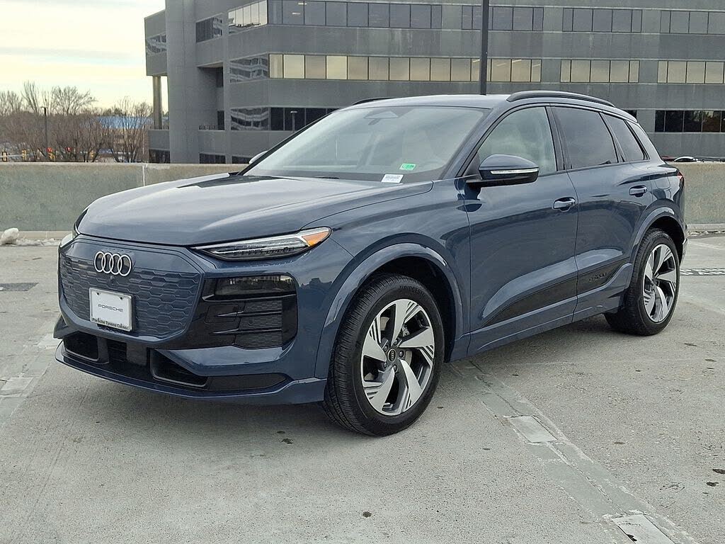 2025 Audi Q6 e-tron quattro Premium Plus