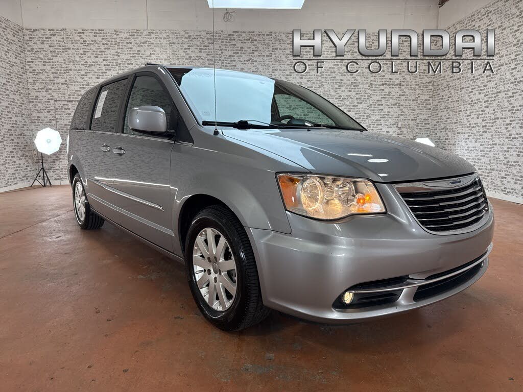 2015 Chrysler Town & Country Touring FWD