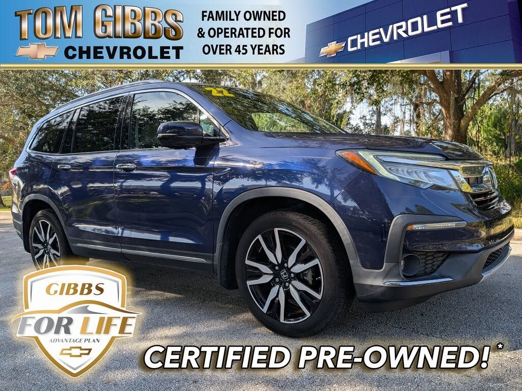 2022 Honda Pilot Touring FWD with Rear Captain's Chairs