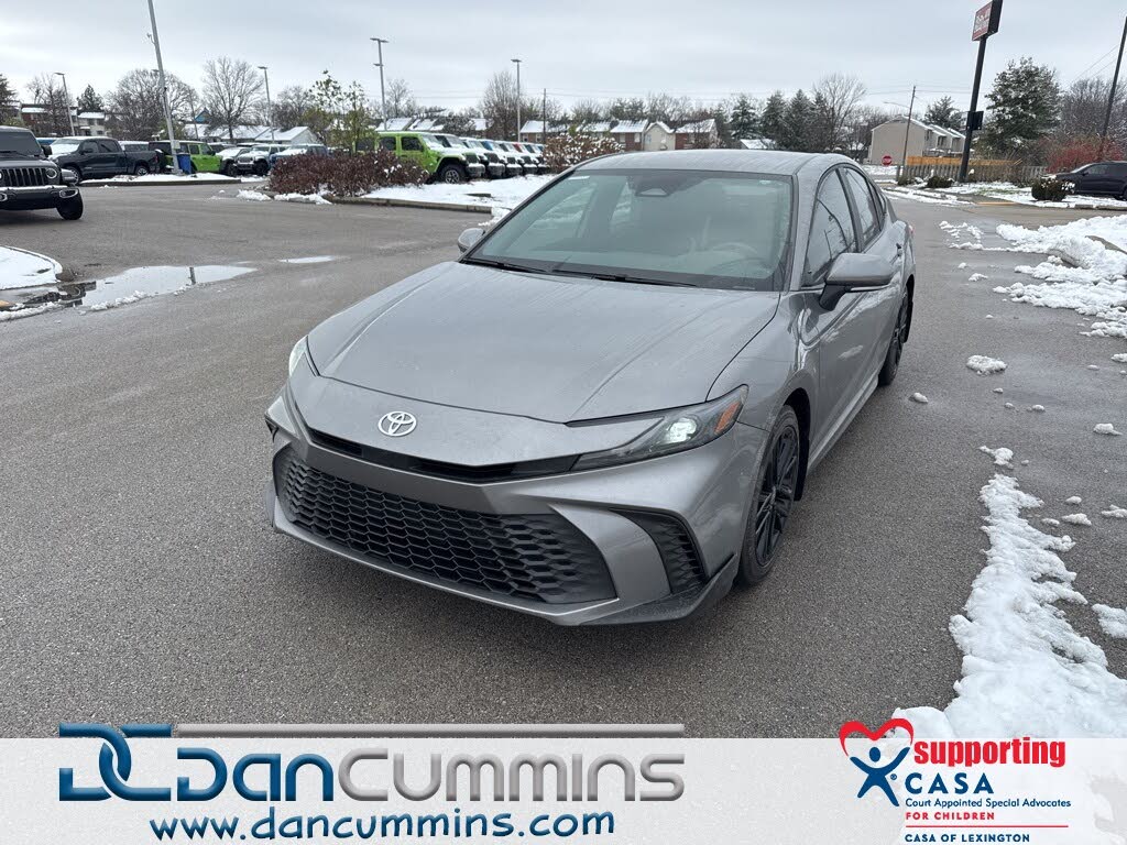 2025 Toyota Camry SE FWD