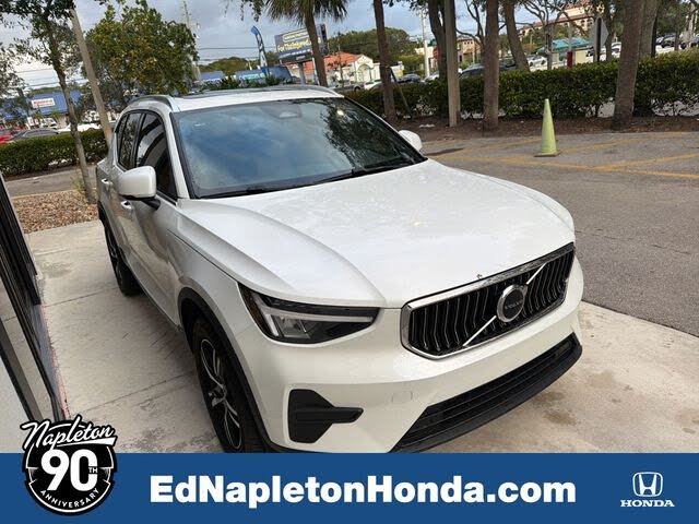 2025 Volvo XC40 B5 Core Bright Theme AWD