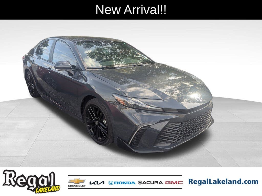 2025 Toyota Camry SE FWD