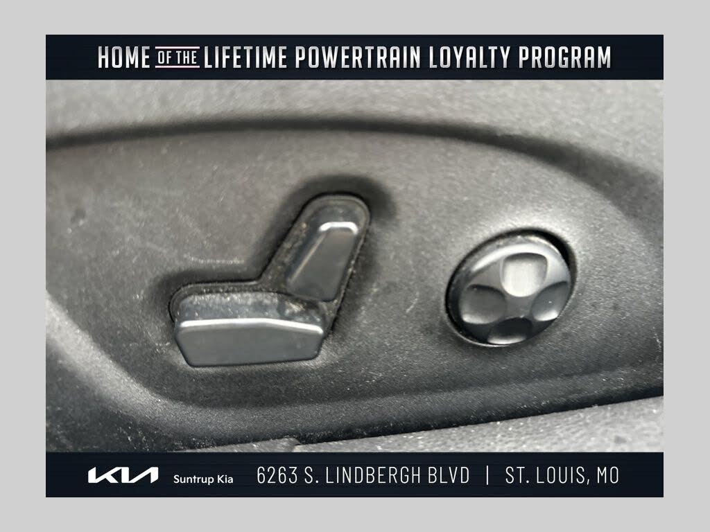 2016 Chrysler 200 Limited Sedan FWD