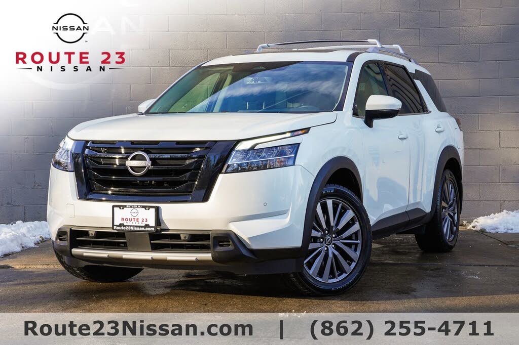 2023 Nissan Pathfinder SL 4WD