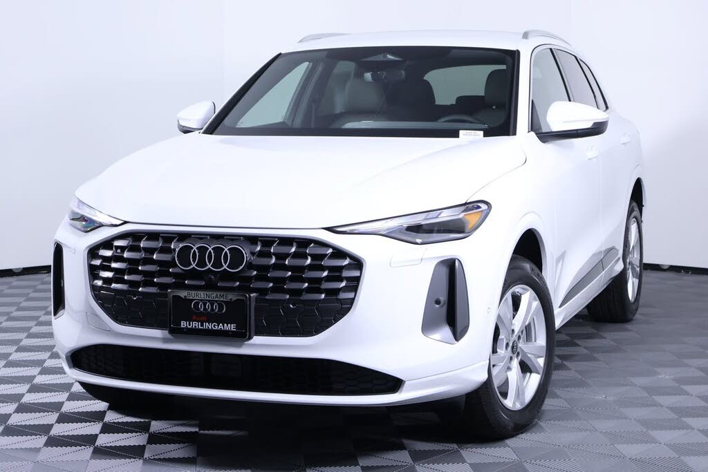 2025 Audi Q5 quattro Premium 40 TFSI