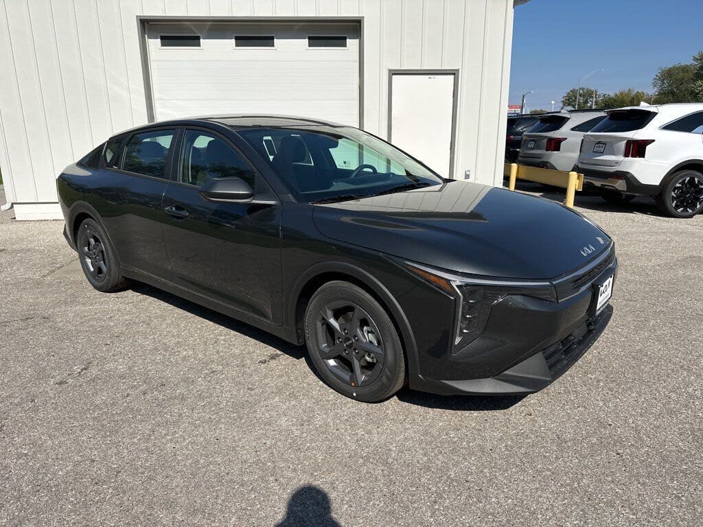 2025 Kia K4 LXS FWD