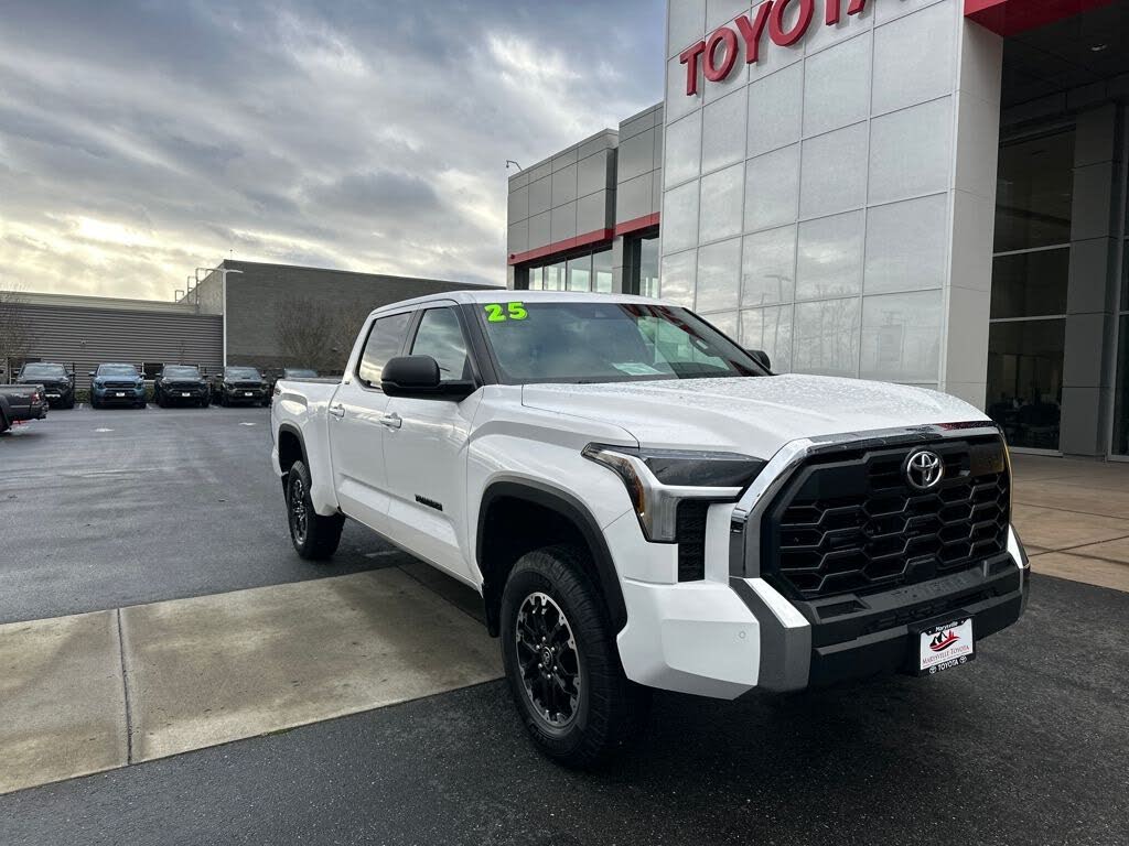 2025 Toyota Tundra SR5 CrewMax Cab LB 4WD