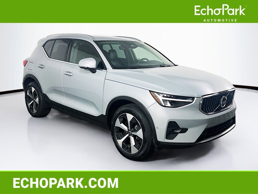 2025 Volvo XC40 B5 Plus Bright Theme AWD