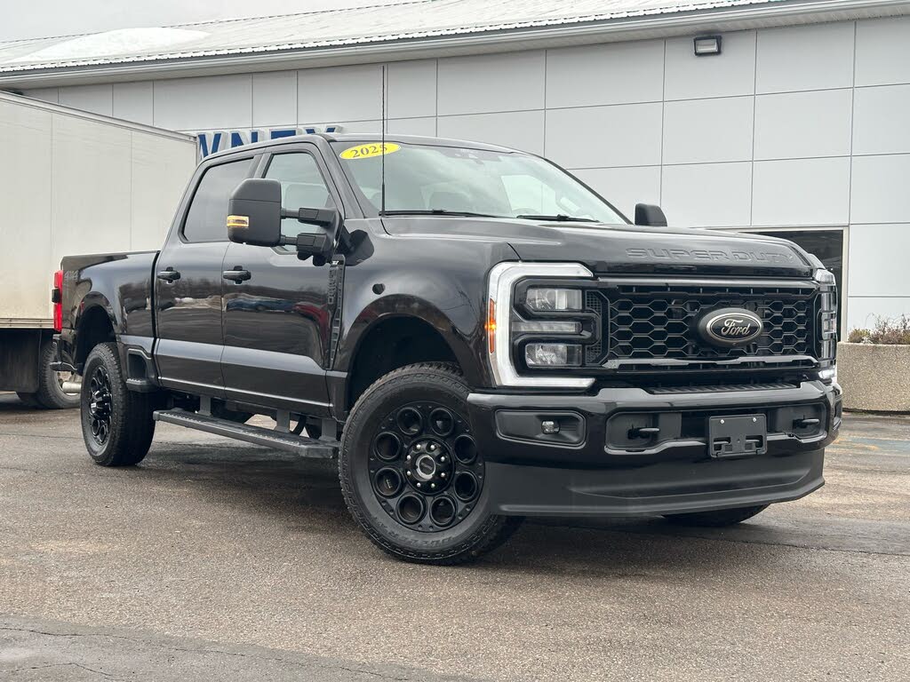 2025 Ford F-250 Super Duty XLT Crew Cab 4WD