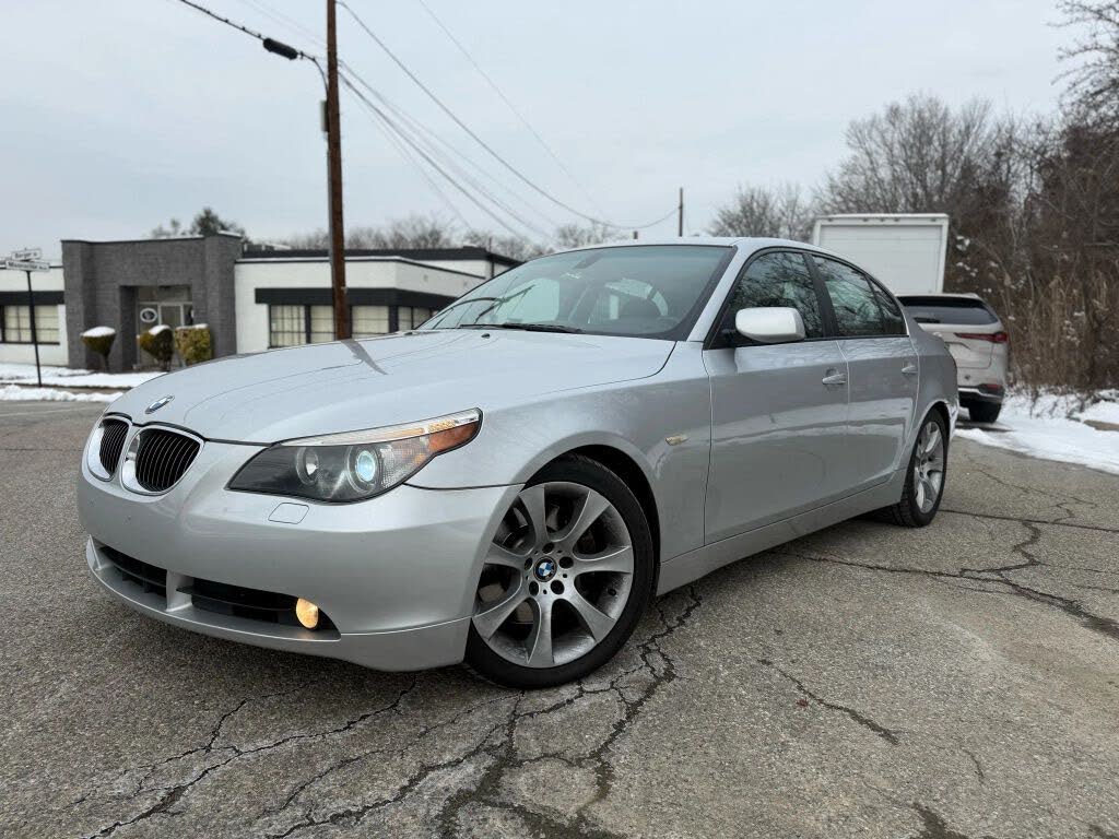 2004 BMW 5 Series 545i Sedan RWD
