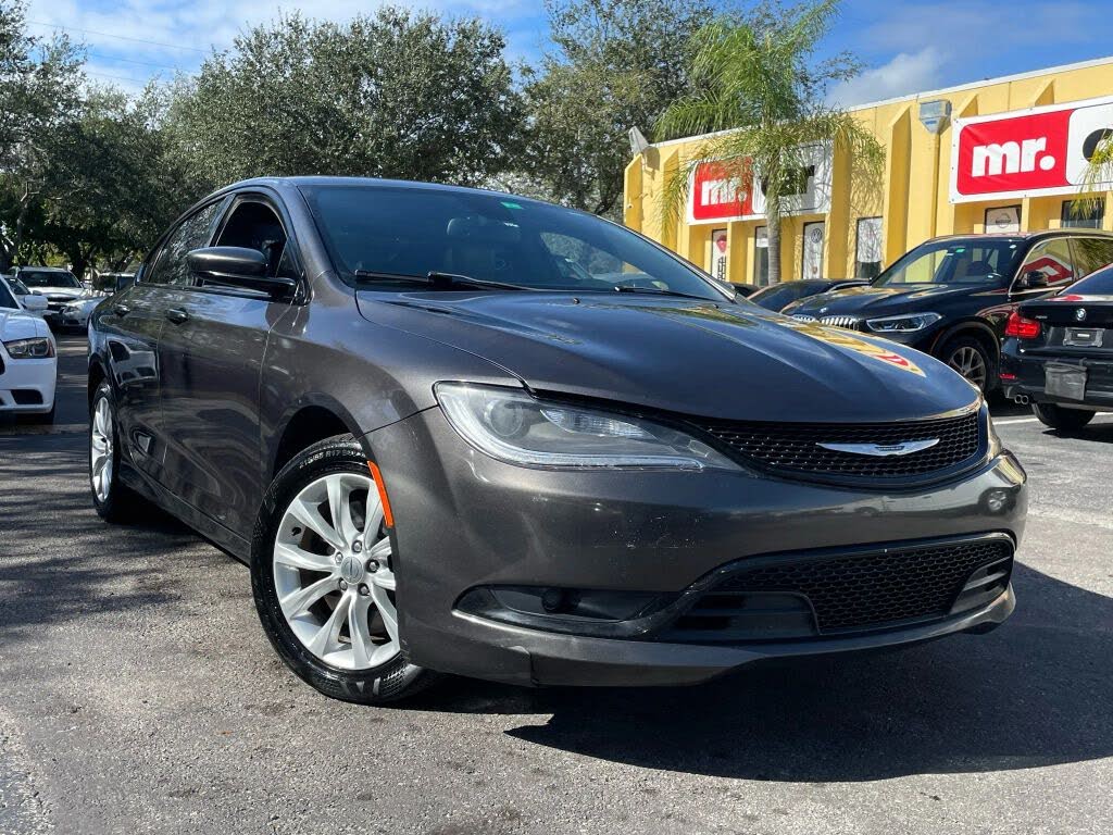 2016 Chrysler 200 S Sedan FWD