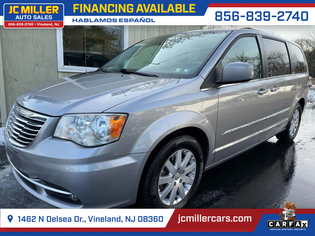 2016 Chrysler Town & Country Touring FWD