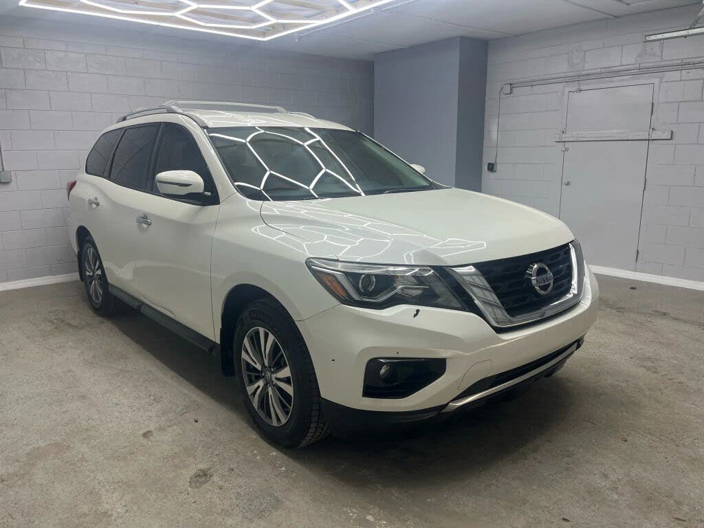 2017 Nissan Pathfinder SV