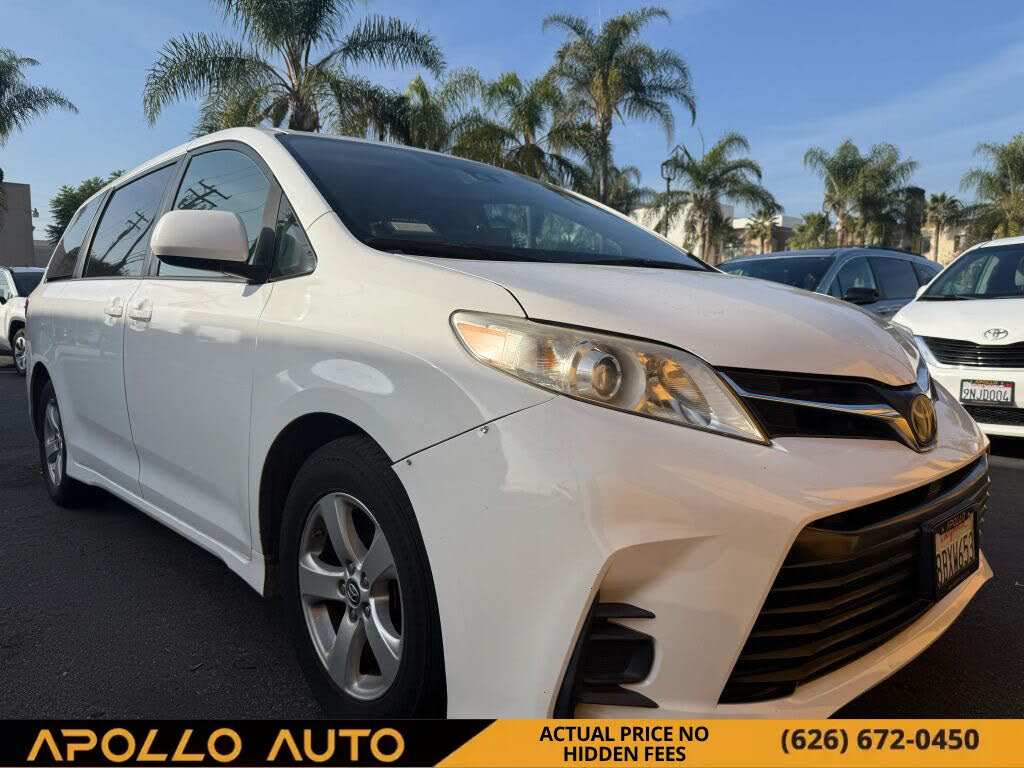 2018 Toyota Sienna LE 7-Passenger FWD with Auto-Access Seat