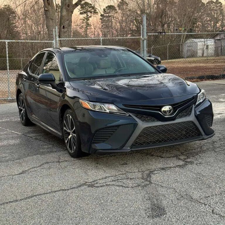 2019 Toyota Camry SE FWD