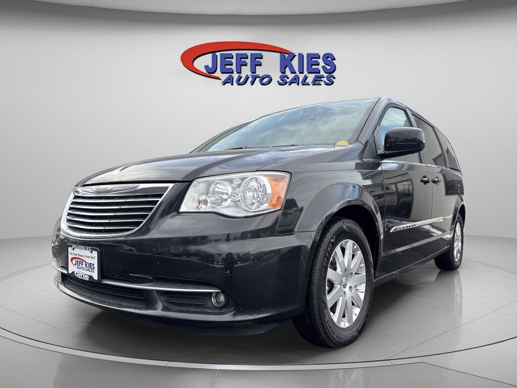2016 Chrysler Town & Country Touring FWD