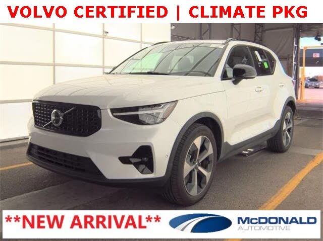 2025 Volvo XC40 B5 Plus Dark Theme AWD