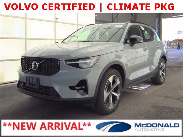 2025 Volvo XC40 B5 Plus Dark Theme AWD