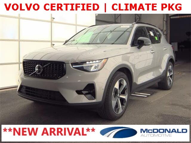 2025 Volvo XC40 B5 Plus Dark Theme AWD