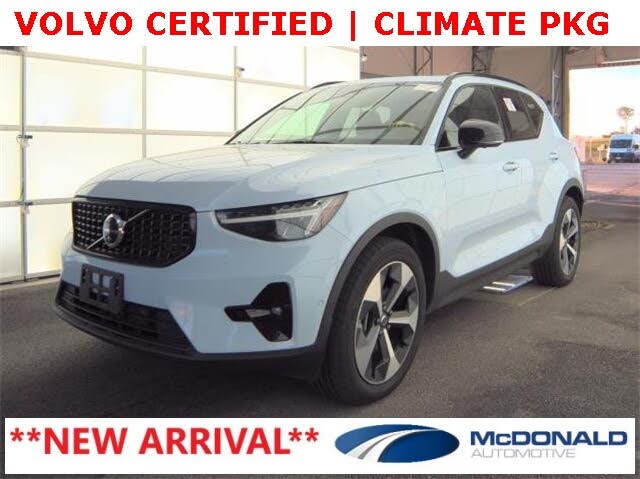 2025 Volvo XC40 B5 Plus Dark Theme AWD