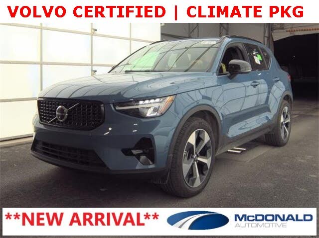 2025 Volvo XC40 B5 Plus Dark Theme AWD
