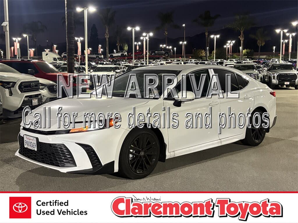 2025 Toyota Camry SE FWD