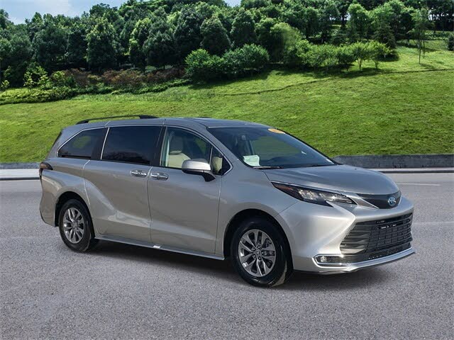 2024 Toyota Sienna XLE 7-Passenger FWD