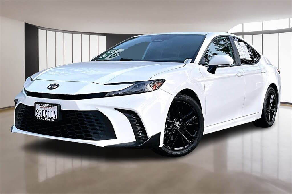 2025 Toyota Camry SE FWD