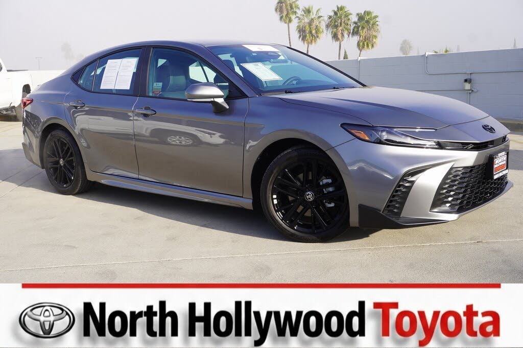 2025 Toyota Camry SE FWD